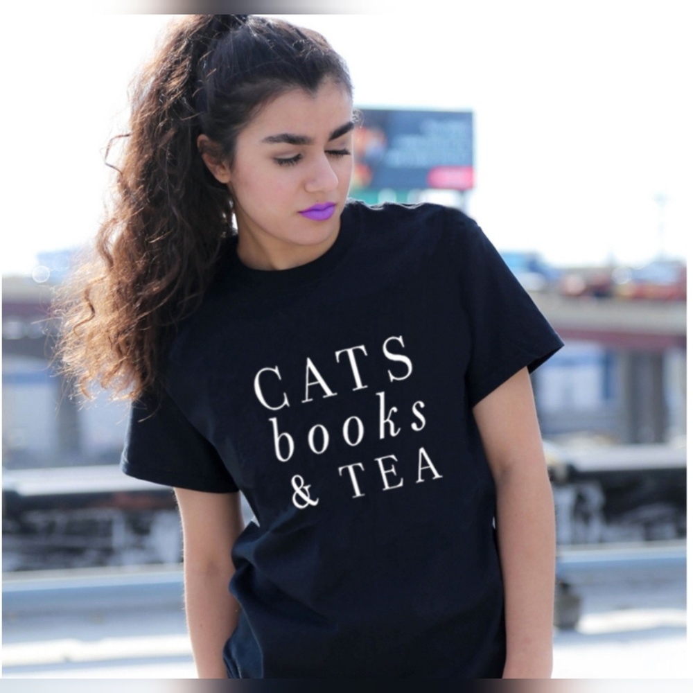 5⭐ Rated 💛Cats, Books & Tea Black T Shirt - Picture 3 of 5